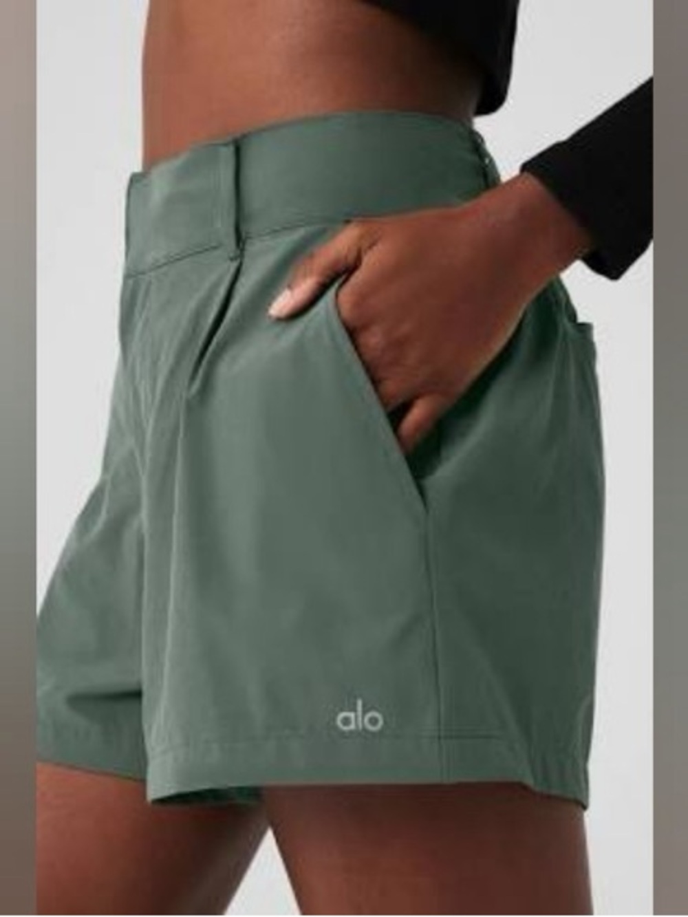 ALO Yoga High Waist Status Trouser Short- Dark Cactus